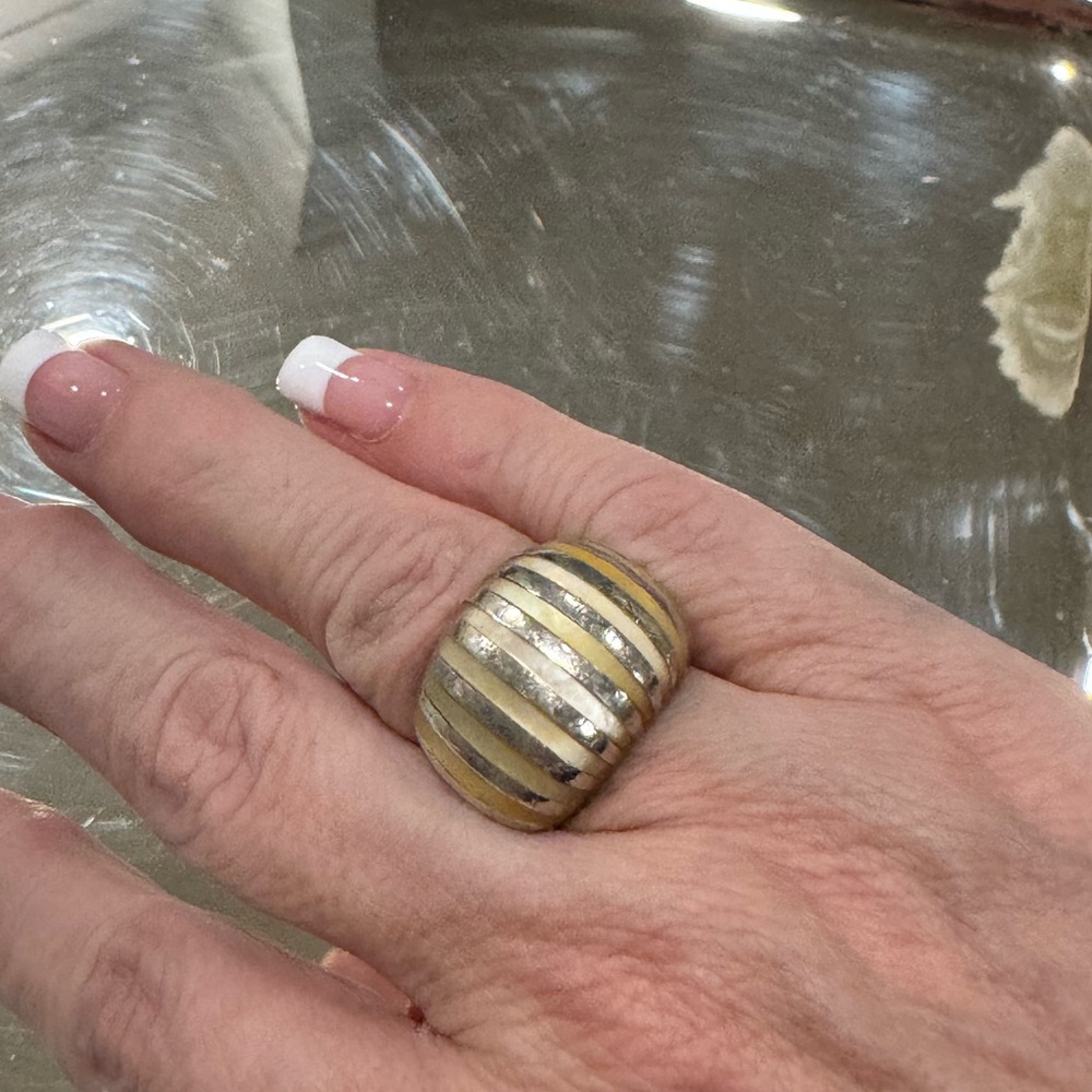 Vintage Mother of Pearl and Sterling 925 Silver Ring